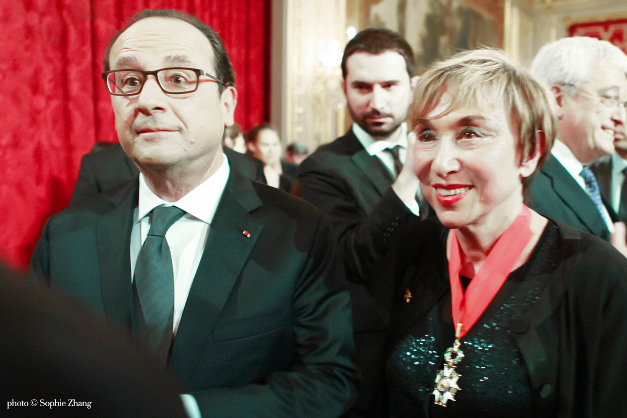 Julia Kristeva - Commandeur de la Légion d'honneur François Hollande  Julia Kristeva Georgi K. Galabov (photo Sophie Zhang)